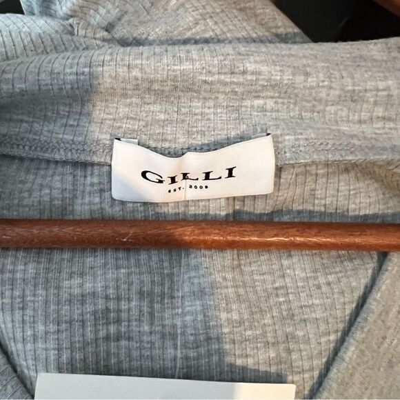 Gilli V-Neck Short Sleeve Romper - Picture 3 of 4